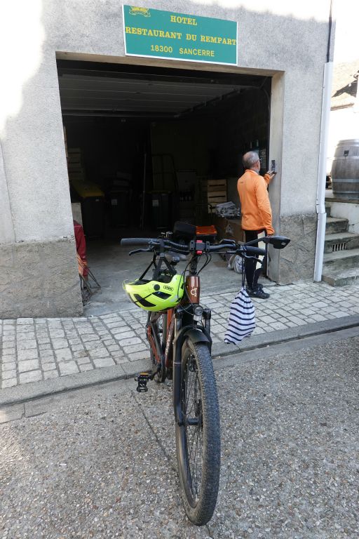 Après cette petite visite de Sancerre, nous allons repartir à vélo
